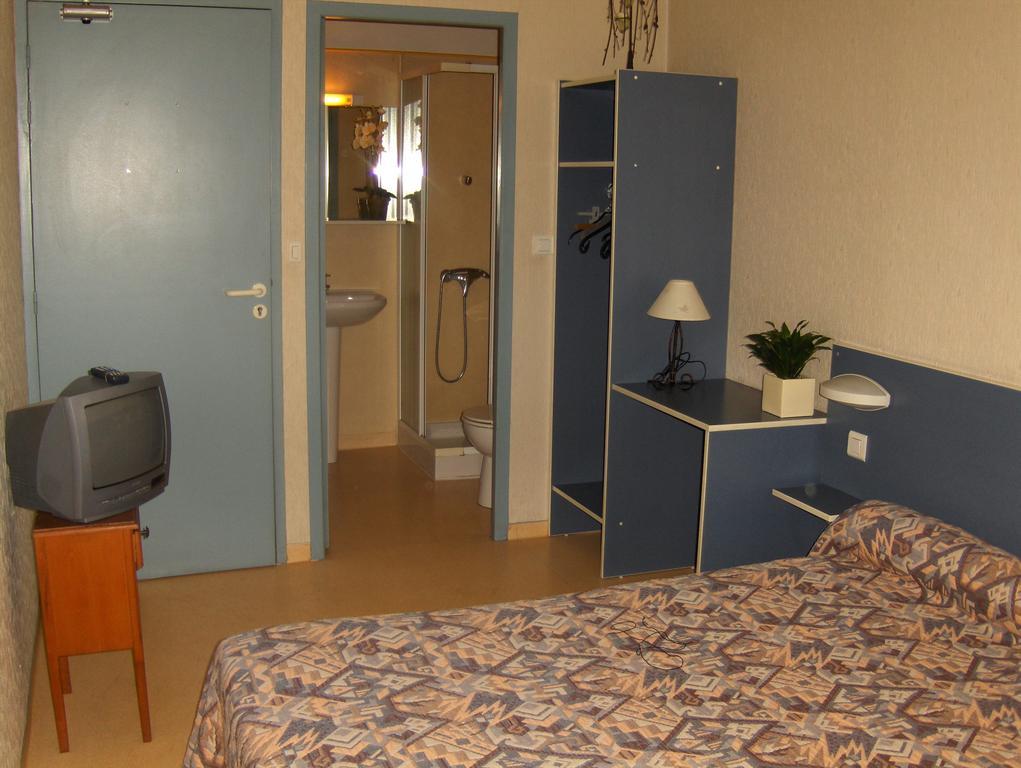 Hôtel Le Juliano Carbon-Blanc Quarto foto